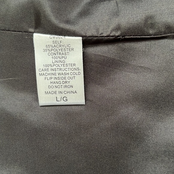 TCEC Faux fur vest - Picture 3 of 3